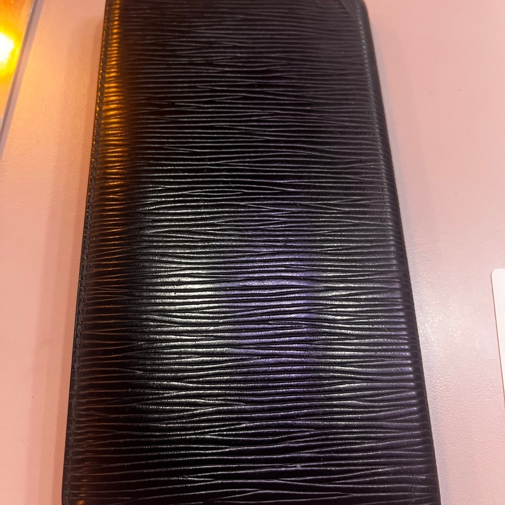 Louis Vuitton Black Wallet Epi Leather Wallet
LV bifold wallet LV cardholder - Picture 2 of 11